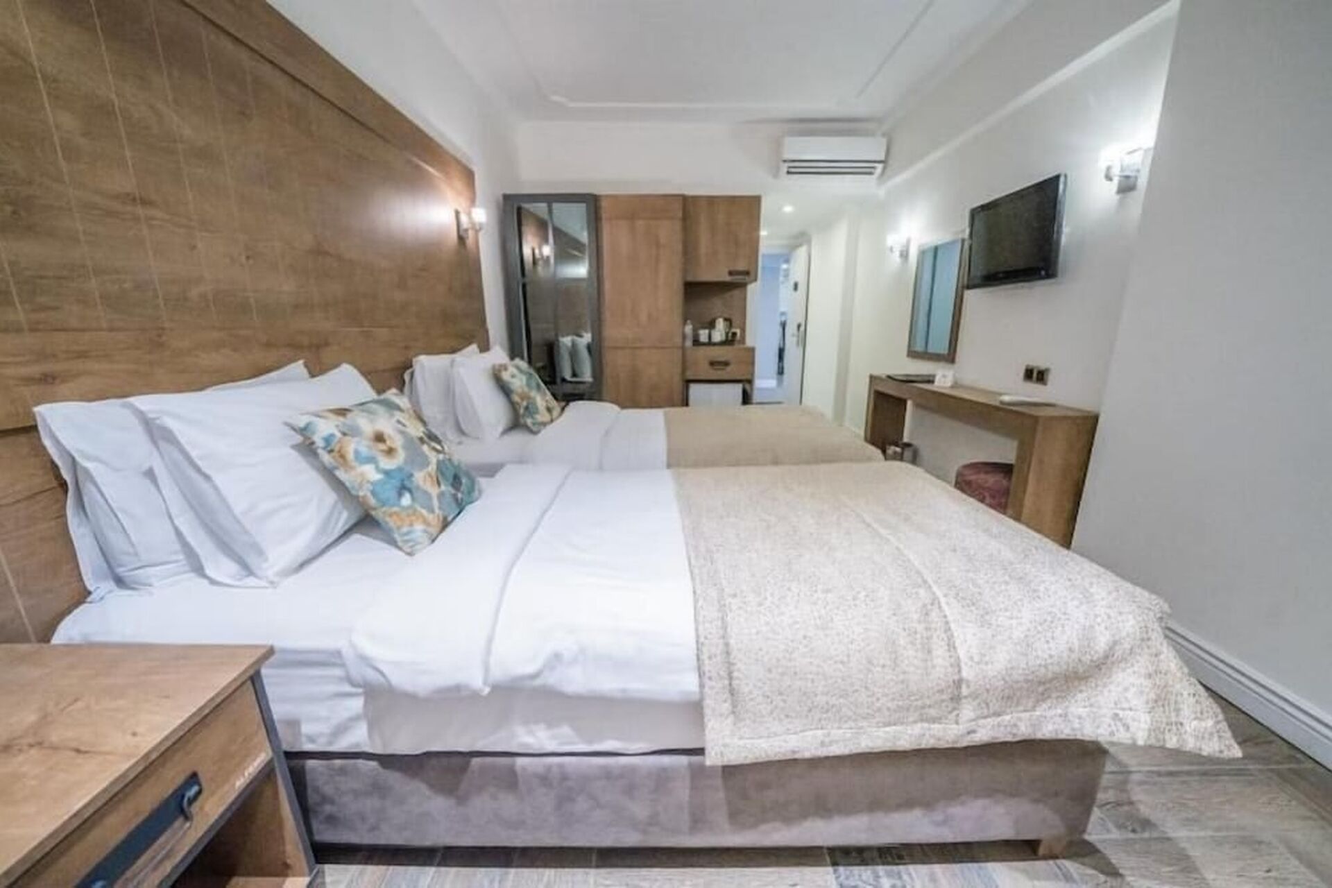 Aurasia Beach Hotel