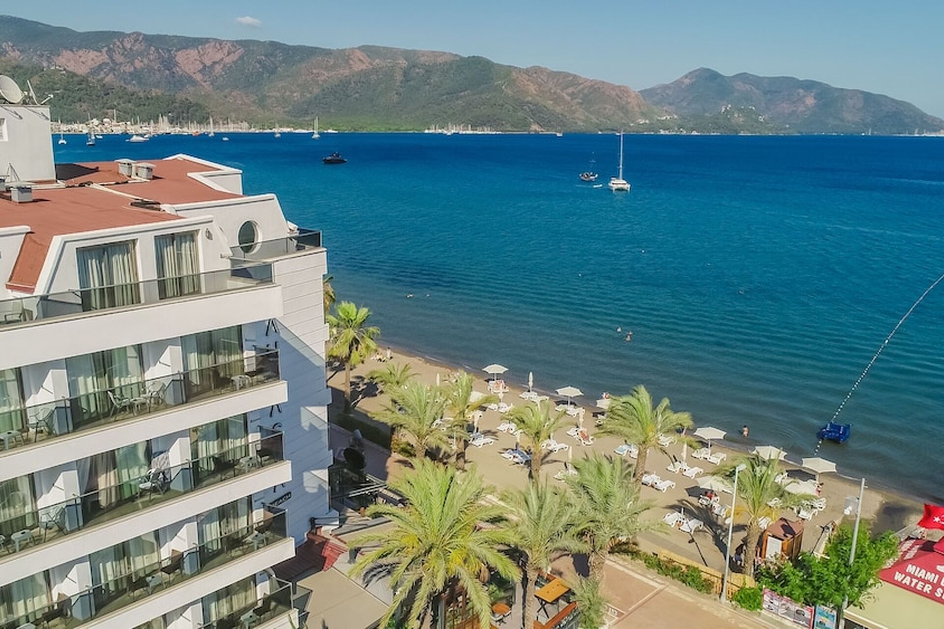 Aurasia Beach Hotel